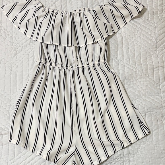 SHEIN Monochrome Off-Shoulder Romper - Picture 1 of 2